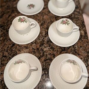 Wedgewood Moss Rose 6 saucers and 5 tea cups